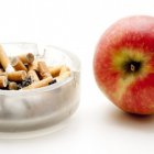 Ешьте овощи и фрукты, чтобы облегчить отказ от курения