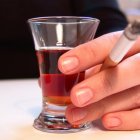 Курение вызывает усиление тяги к распитию алкогольных напитков