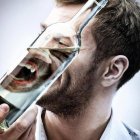 Как успокоить и отрезвить пьяного человека?