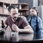 Дети родителей-алкоголиков – какие они и нужна ли им помощь