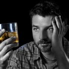 Как изоляция из-за вируса способствует развитию алкоголизма?