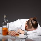 Симптомы и факторы риска алкоголизма