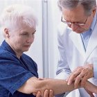 Даже 10 мл этанола в сутки увеличивают риск рака кожи