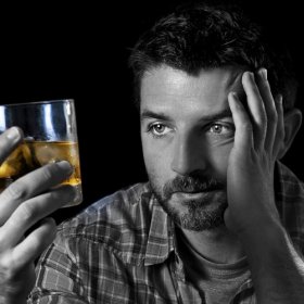 Как изоляция из-за вируса способствует развитию алкоголизма?