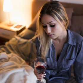 2 бокала вина ухудшают качество сна на 39%