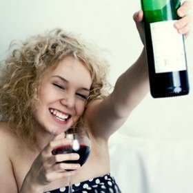 Причины развития зависимости от алкоголя у женщин