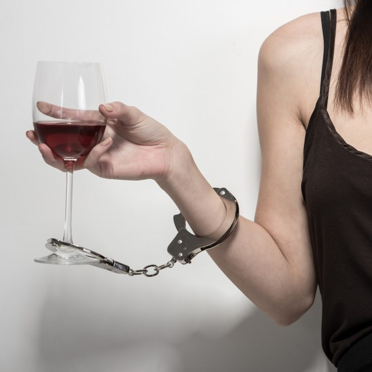 Женщина-алкоголик